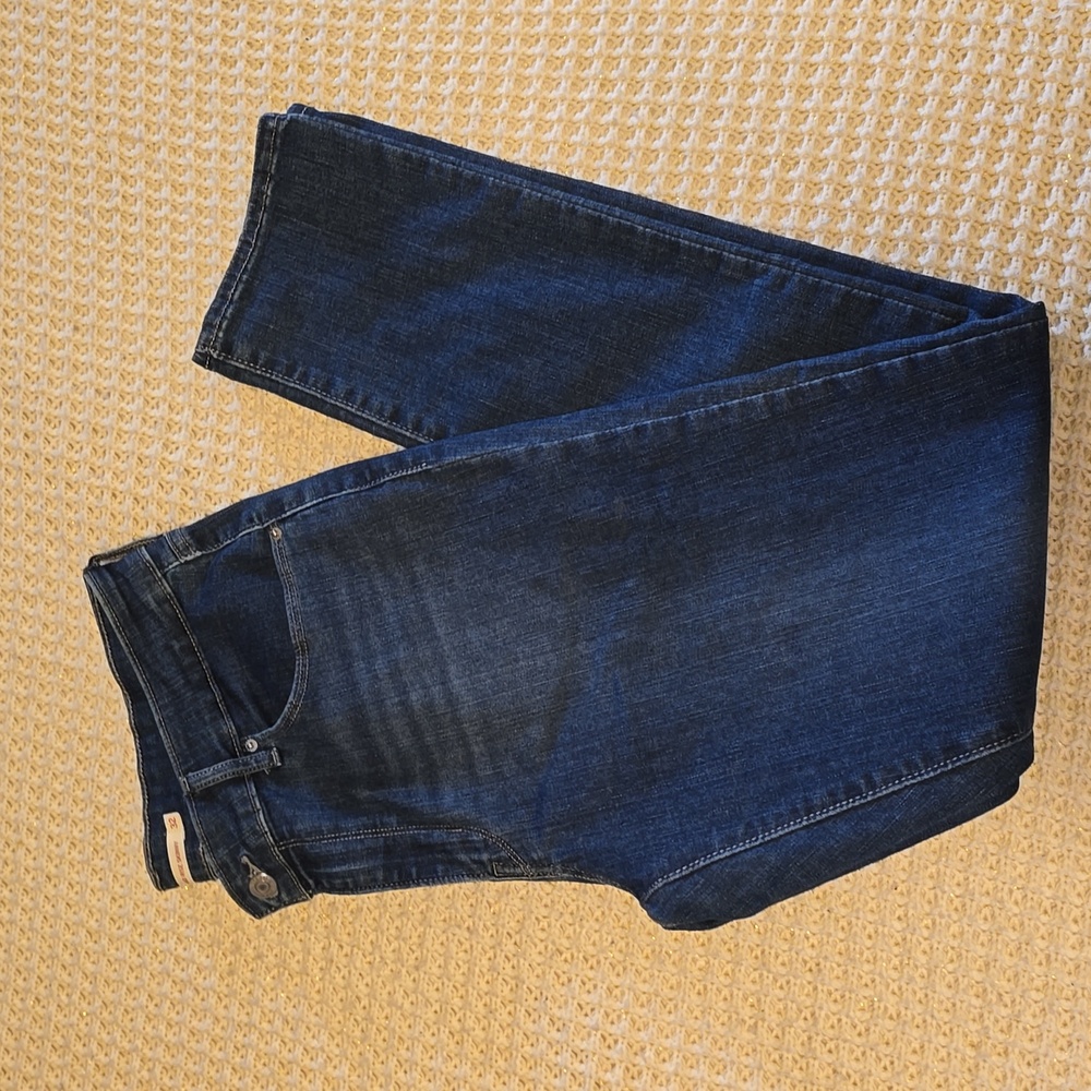 Classic Levi Mid Rise Skinny Jeans